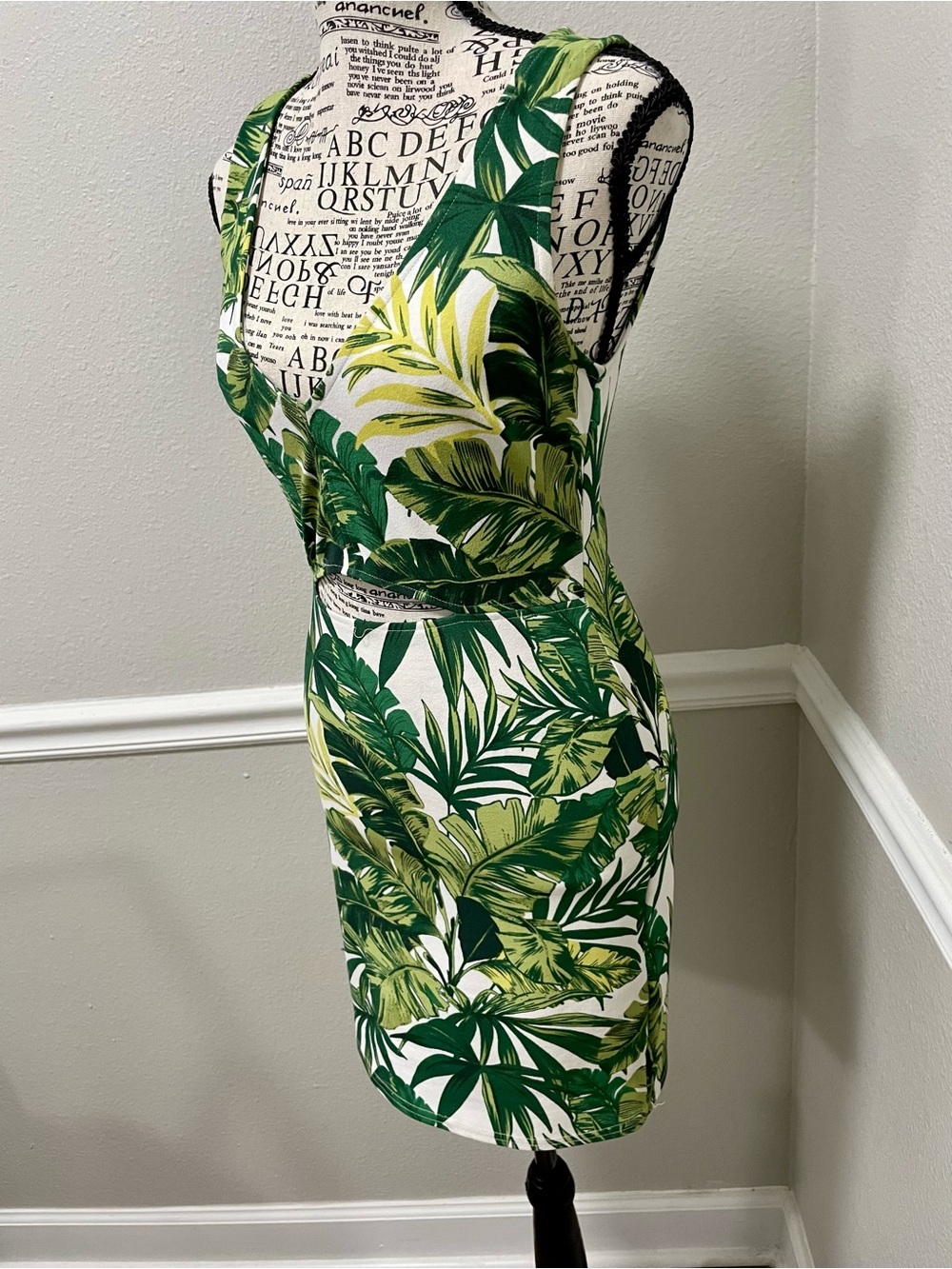 G by Guess Green & White Tropical Leaf Dress